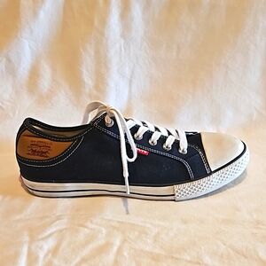 Levi's Demin Shoes size 9. Navy blue.